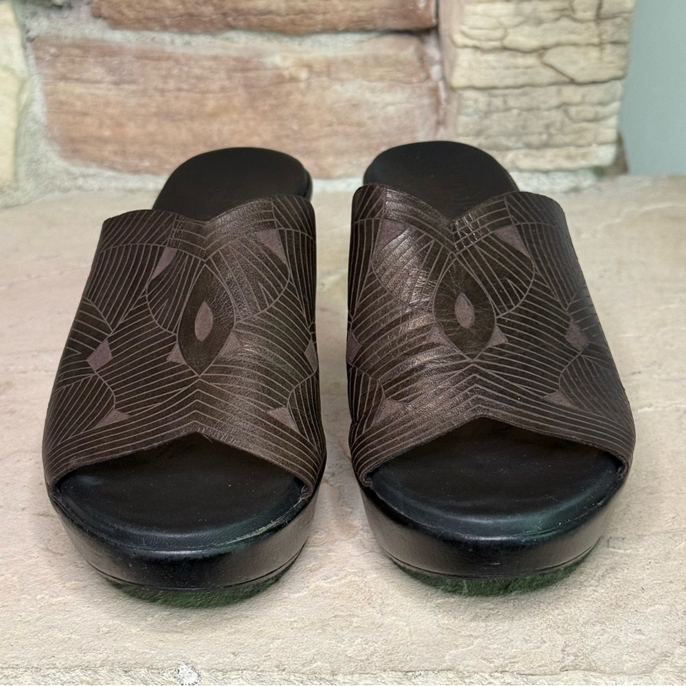Munro American Women's Marisa Elegant Brown Geometric Print Slide Sandals Sz 7.5